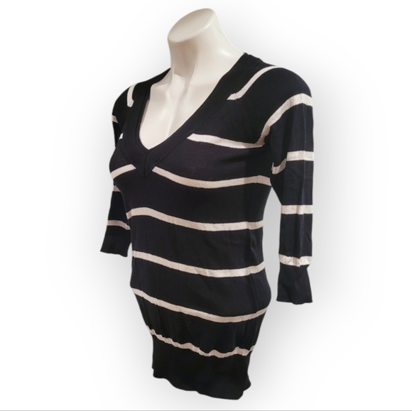 Urban Behavior striped vneck top M - Picture 2 of 4